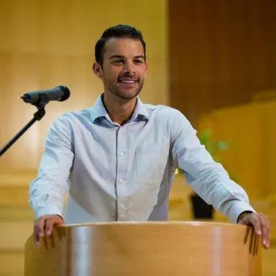 how to become a political journalist