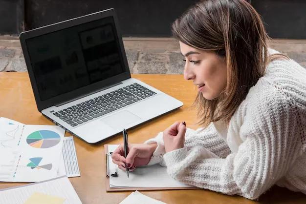 Amity Online How Does Amity Online Conduct Exams for BBA + MBA Students?