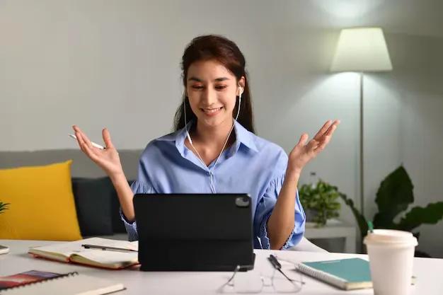 Amity Online How are Doubts Clarified in an Online B.Com + MBA Course?