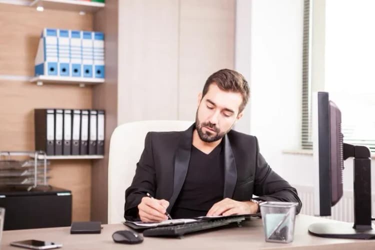 Amity Online How to Become a Bank Manager