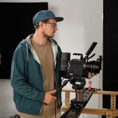 Amity Online documentary filmmaker after majmc