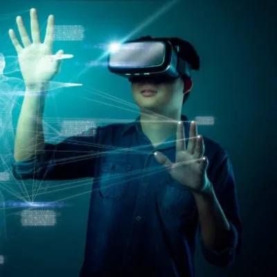 Amity Online Who should pursue an mca ar vr