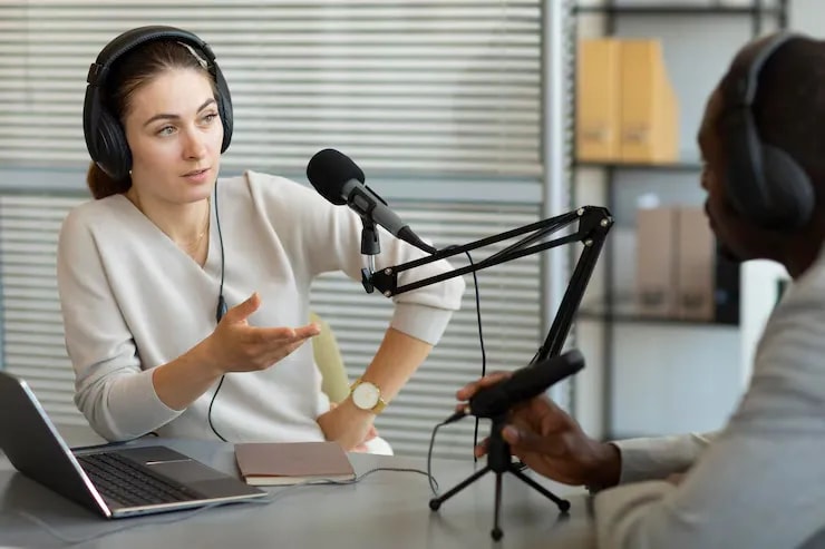 Amity Online Best jobs to do after Online MA in Mass Communication and Journalism